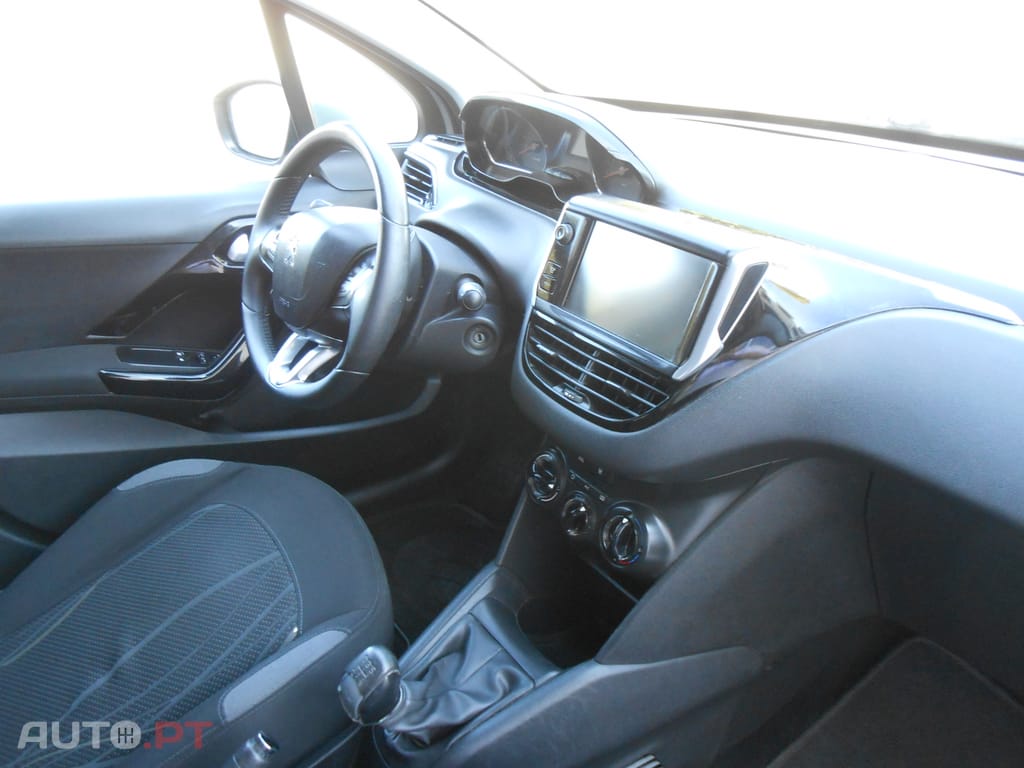 Peugeot 208 208 1.4 HDi Active