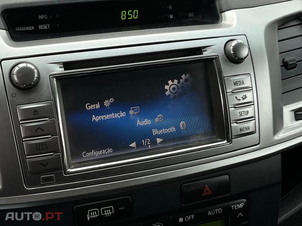 Toyota Hilux 3.0 D-4D 4WD CD Tracker CA