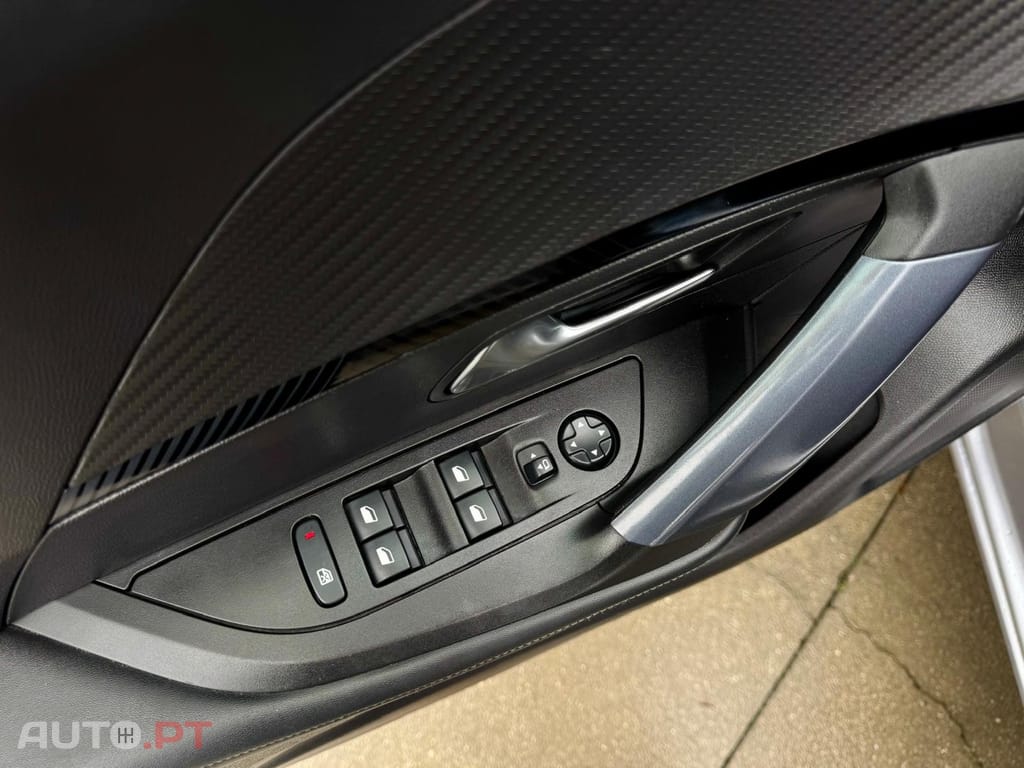 Peugeot E-2008 50 kWh Allure