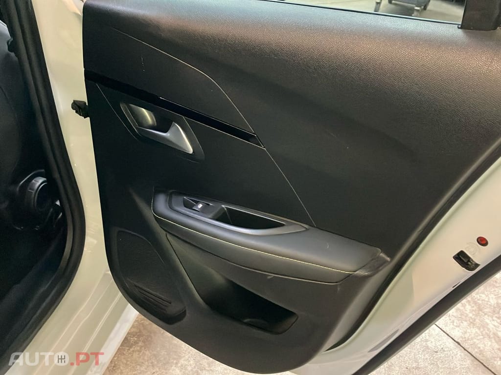 Peugeot E-208 50 KWh GT