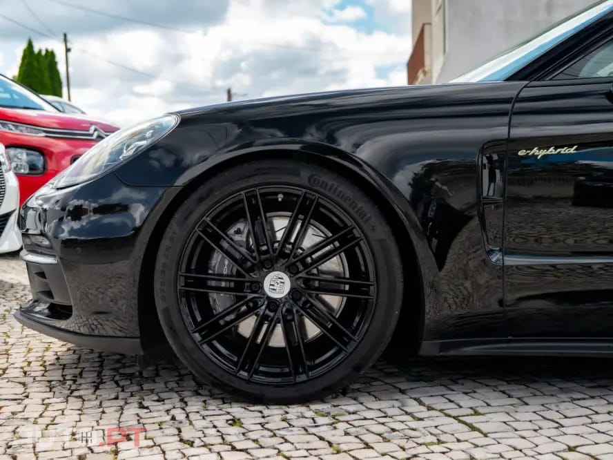 Porsche Panamera 4 E-Hybrid Platinum Edition