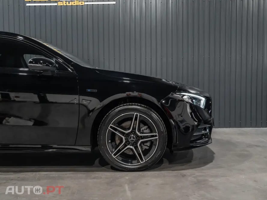 Mercedes-Benz A 250 e 8G-DCT AMG Line