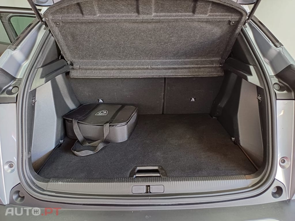 Peugeot E-2008 50 kWh Allure