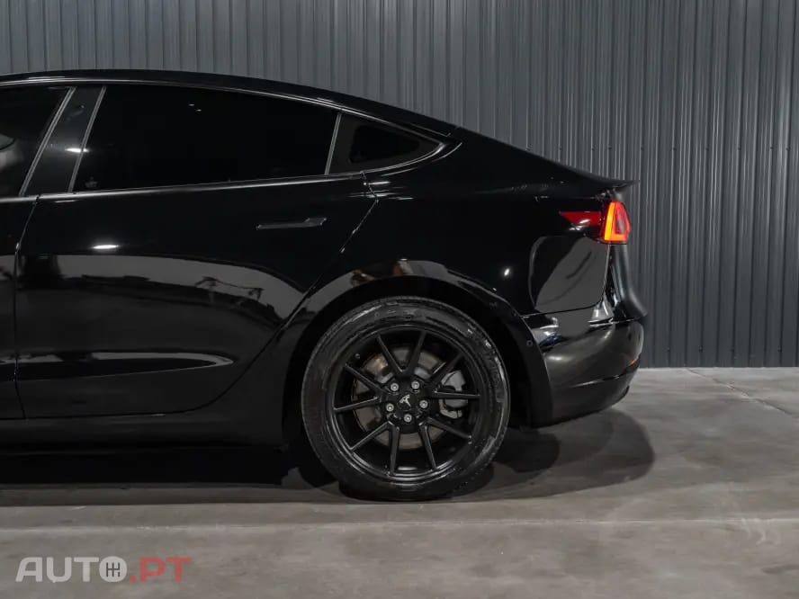 Tesla Model 3 Standard Range Plus RWD