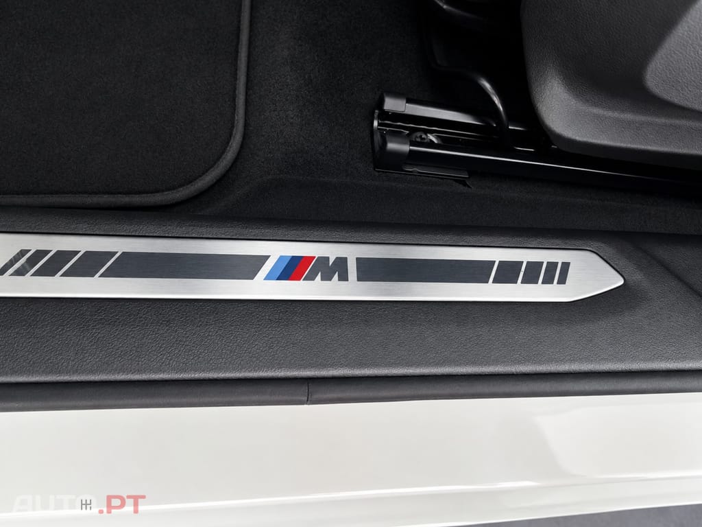 BMW 118 i Pack Desportivo M Auto