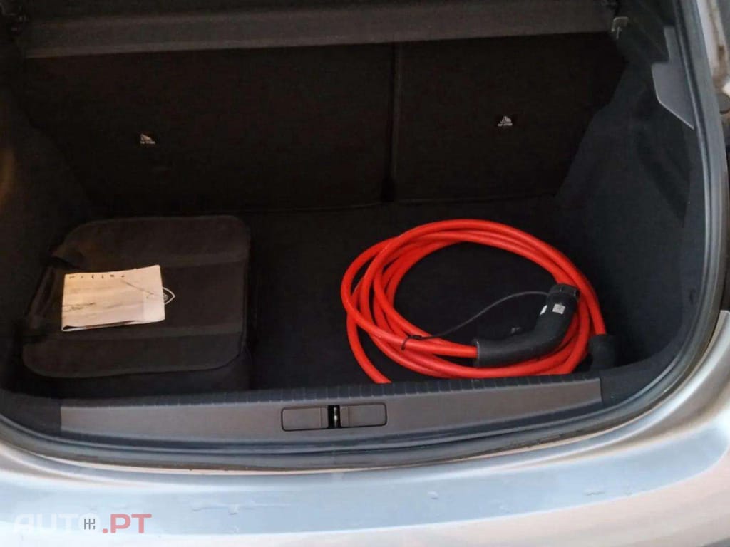 Peugeot E-208 50 kWh GT Pack