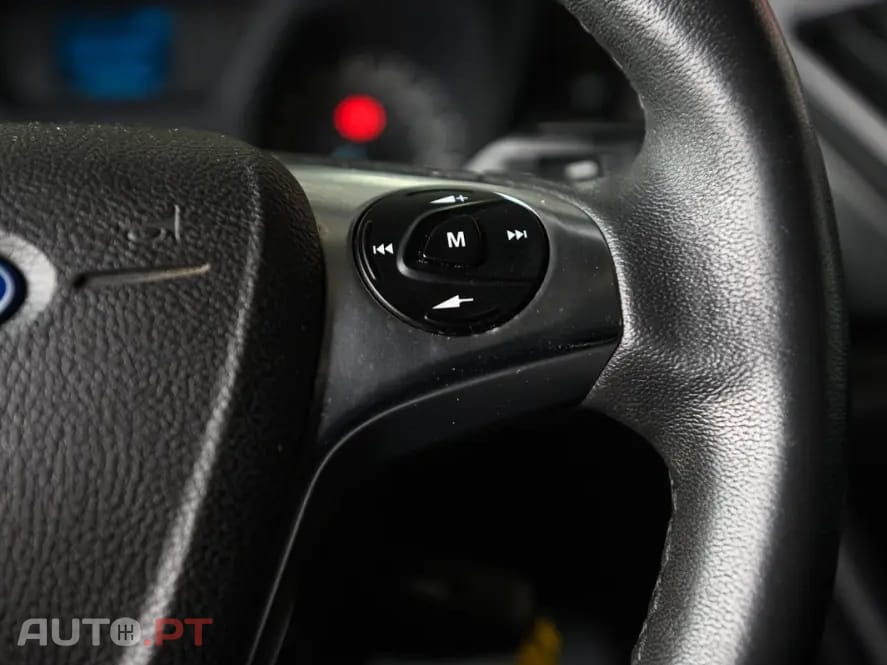 Ford Transit Custom Adaptada p/ 3 cadeiras de rodas