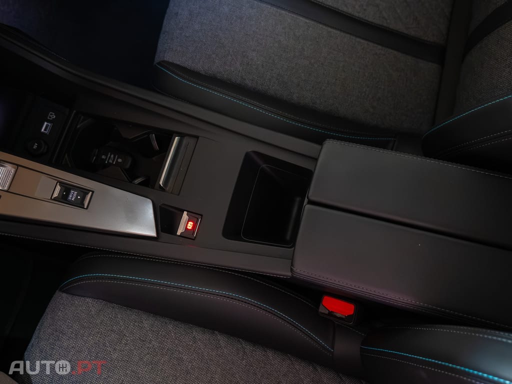 Peugeot 408 1.2 PureTech Allure EAT8