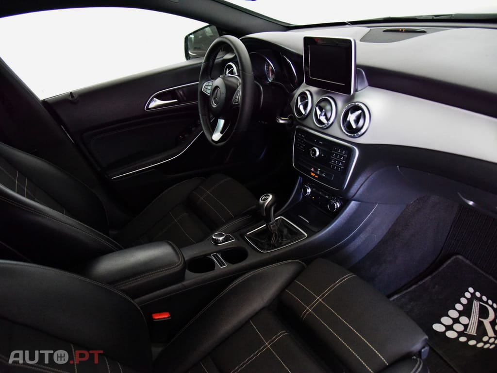 Mercedes-Benz CLA 180 D SHOOTING BRAKE URBAN