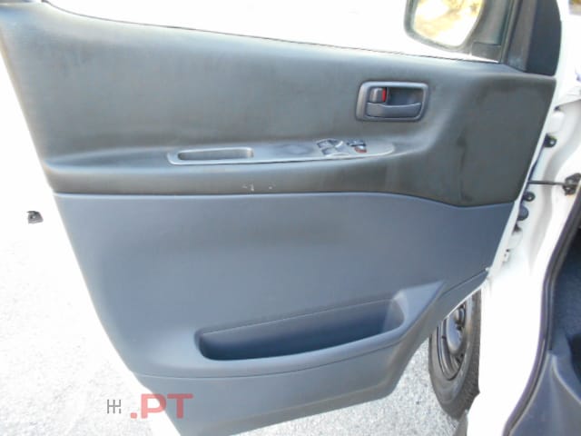 Toyota HiAce 2.5D-4D 6Lugares