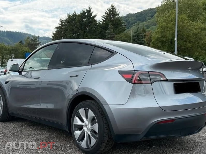 Tesla Model Y RWD