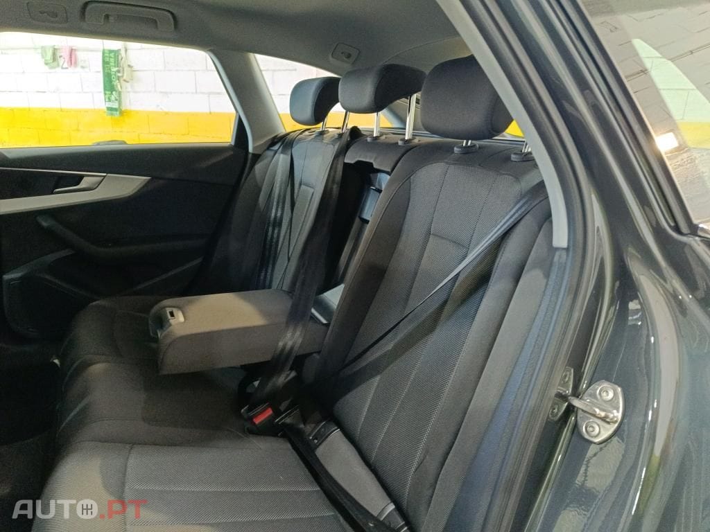 Audi A4 Avant 30 TDI S tronic