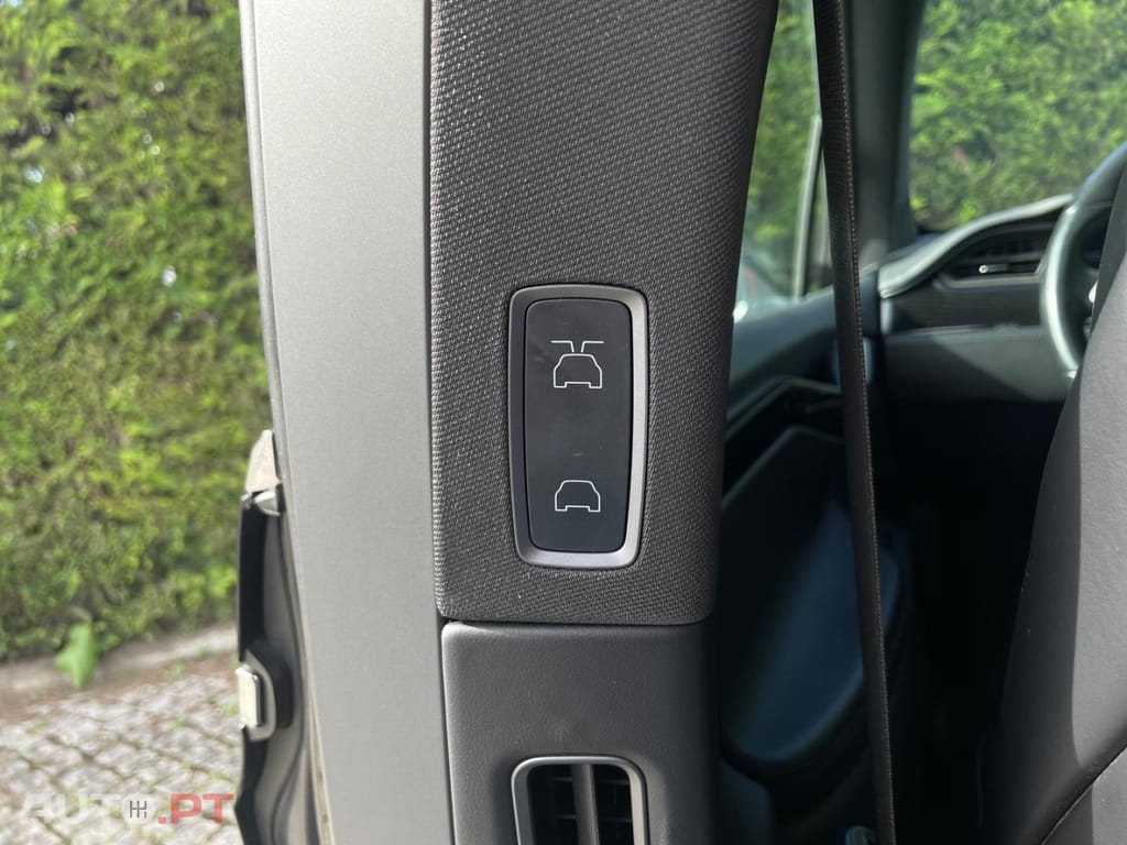 Tesla Model X 75D