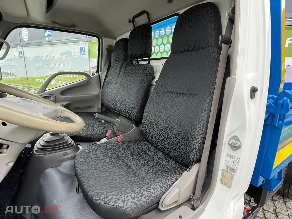 Toyota Dyna 3.0 - 144 CV  BASCULA TRILATERAL