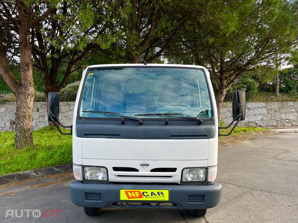 Nissan Cabstar TRIBASCULANTE