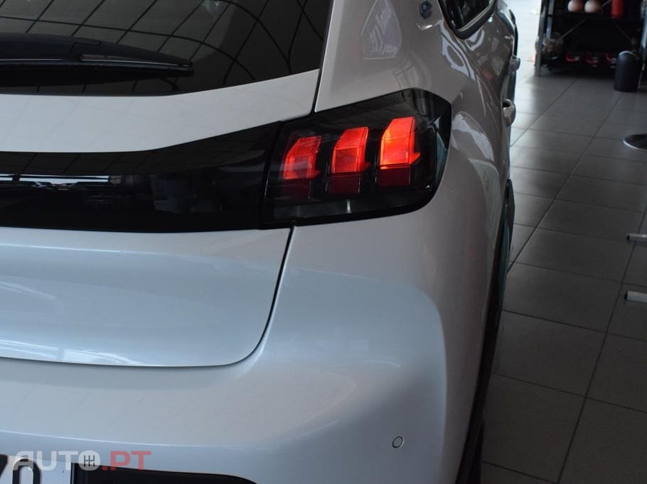 Peugeot E-208 50 kWh Active