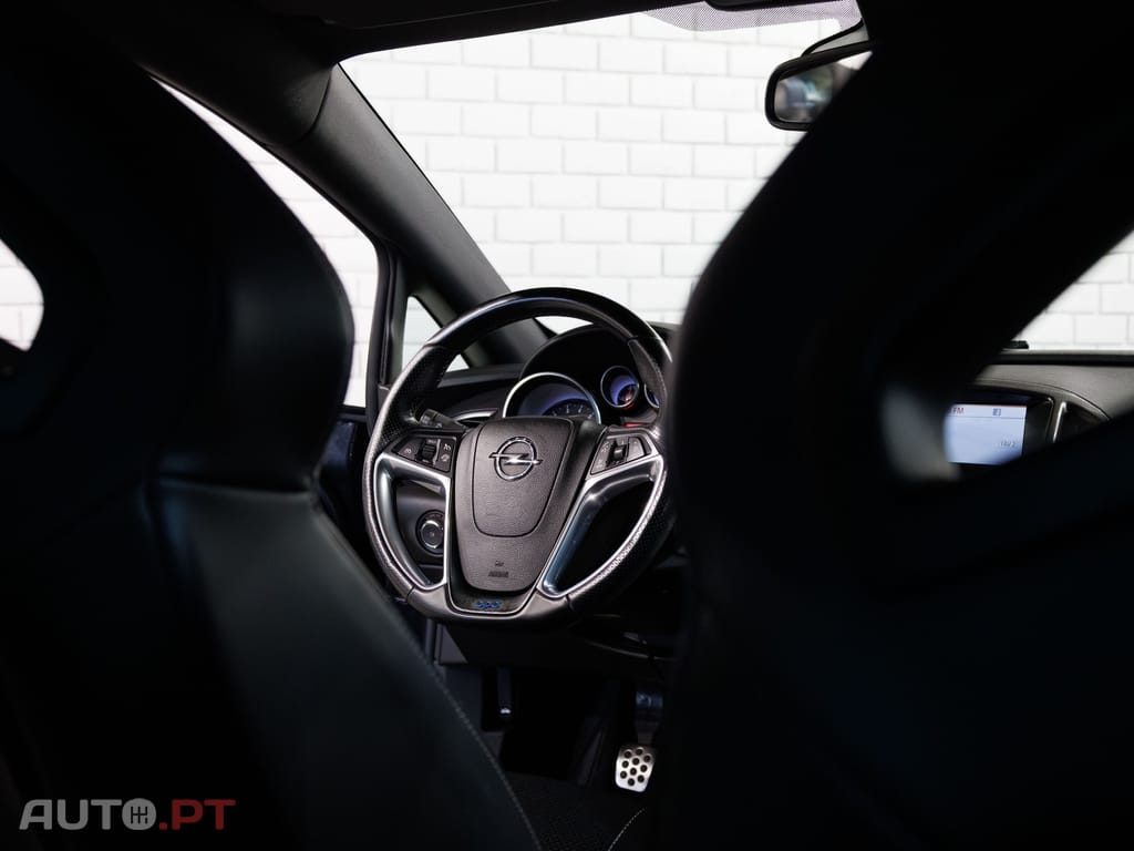 Opel Astra GTC OPC 2.0 T
