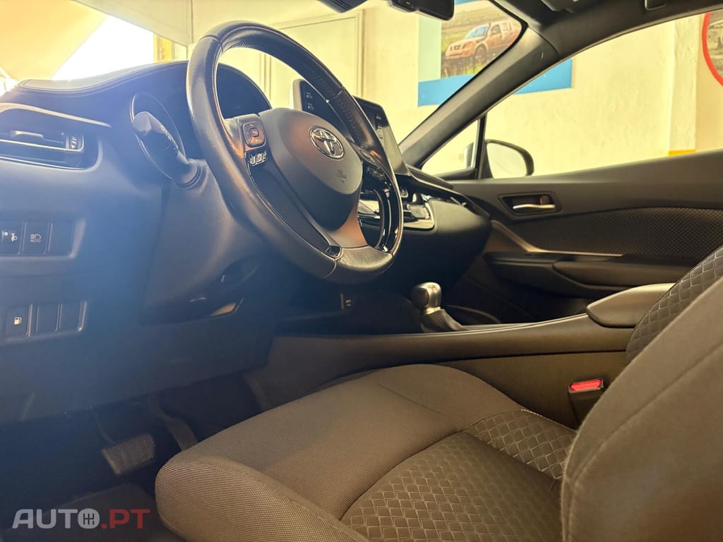 Toyota C-HR 1.8 Hybrid Exclusive