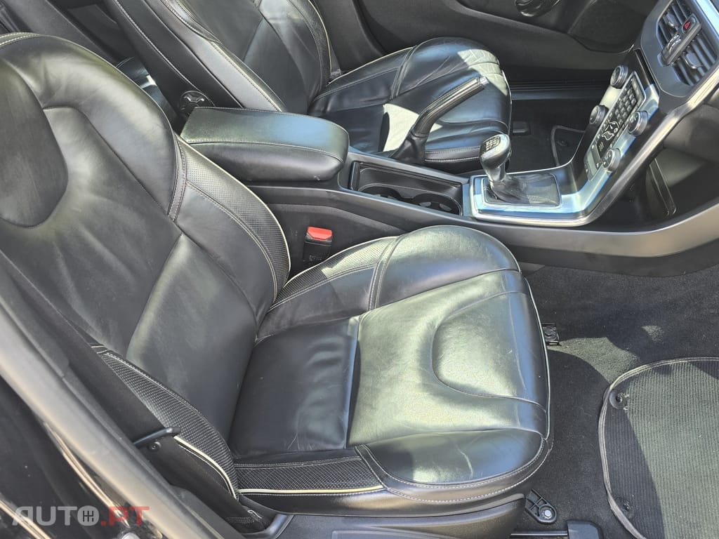 Volvo V40 2.0 D4 R-Design Summum