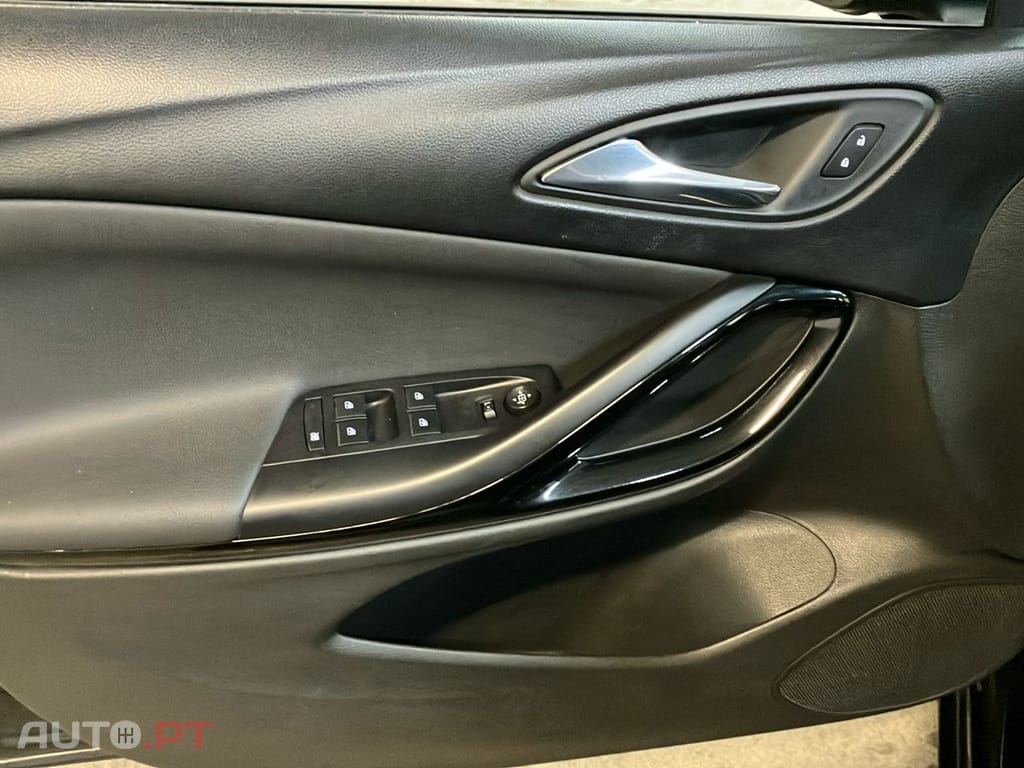 Opel Astra Sports Tourer 1.2 Turbo Design & Tech