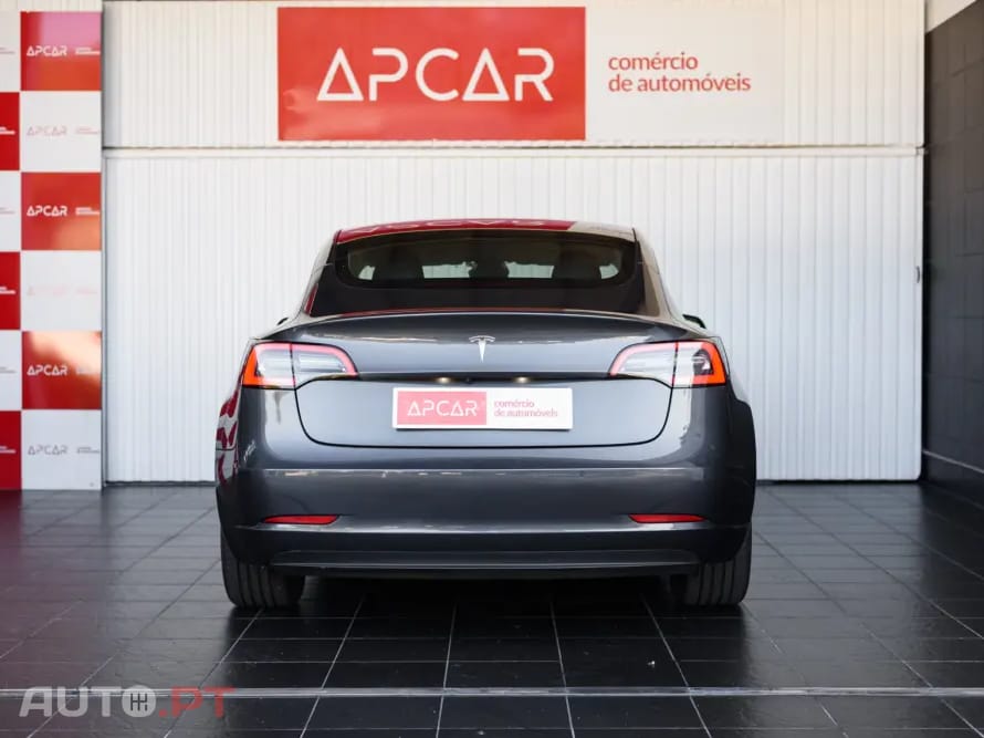 Tesla Model 3 Standard Range Plus RWD