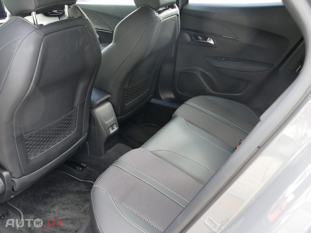 Peugeot 2008 1.2 PureTech GT EAT8