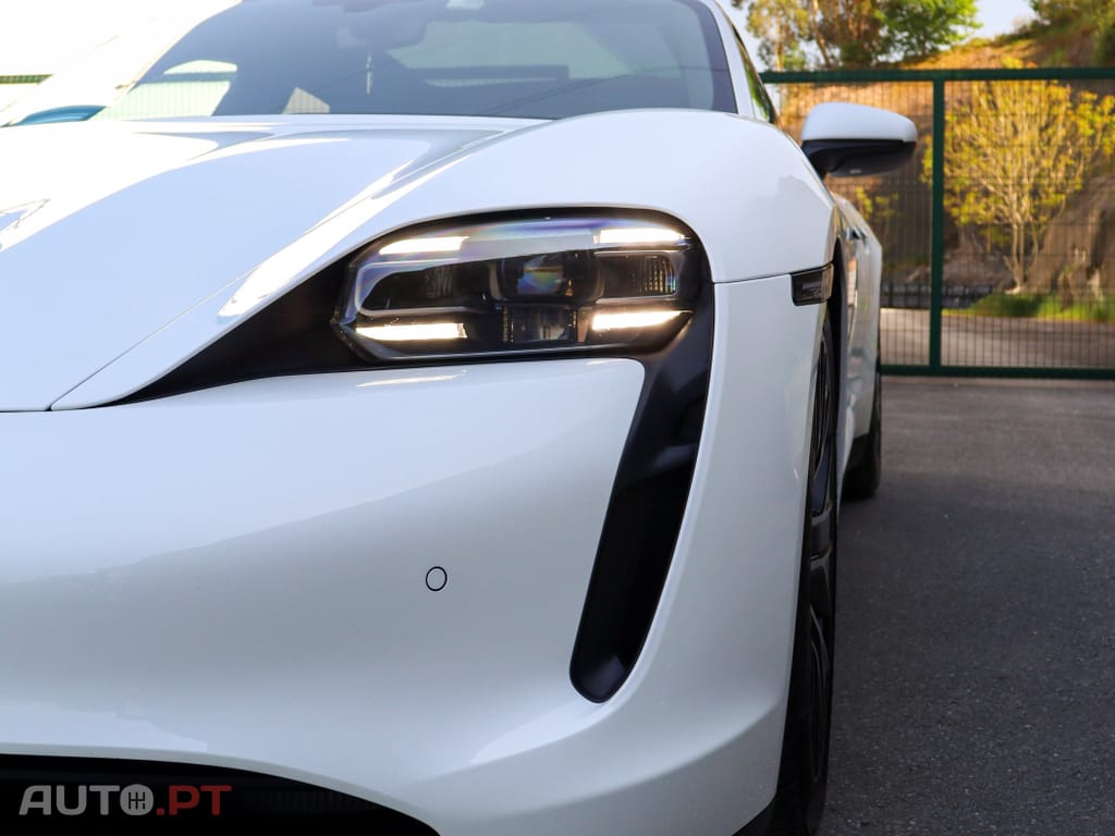 Porsche Taycan Standard
