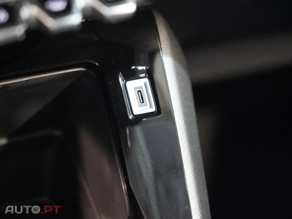 Peugeot 208 1.2 Hybrid Style e-DCS6