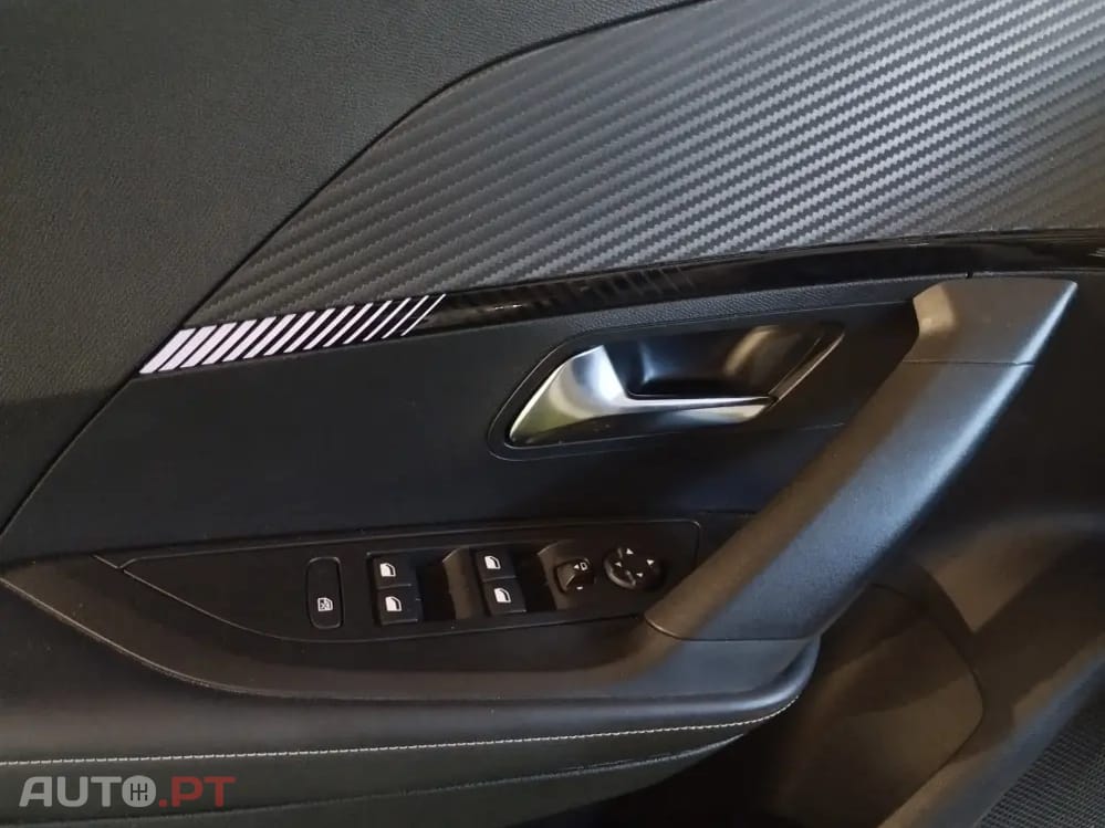 Peugeot E-2008 50 kWh Allure