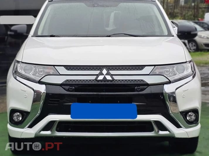 Mitsubishi Outlander 2.4L PHEV TWIN MOTOR 4WD INVITE