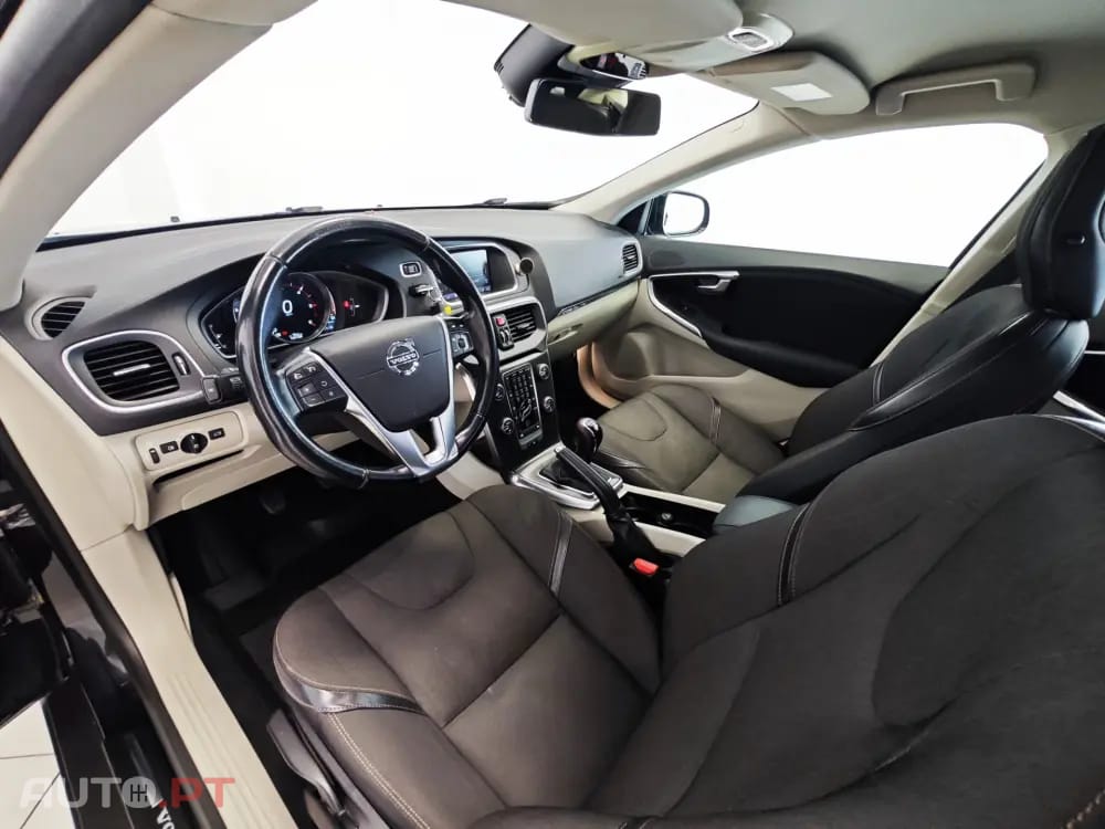 Volvo V40 Cross Country 1.6 D2 Momentum