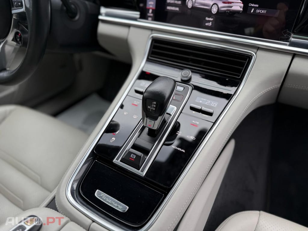 Porsche Panamera 4 E-Hybrid