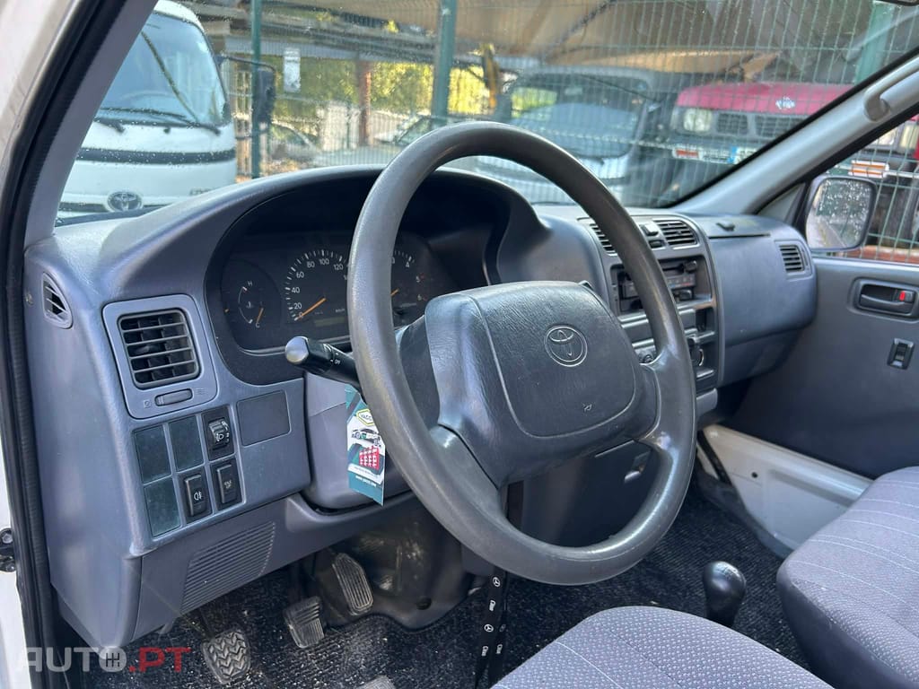 Toyota HiAce 2.5D-4D 9 Lugares