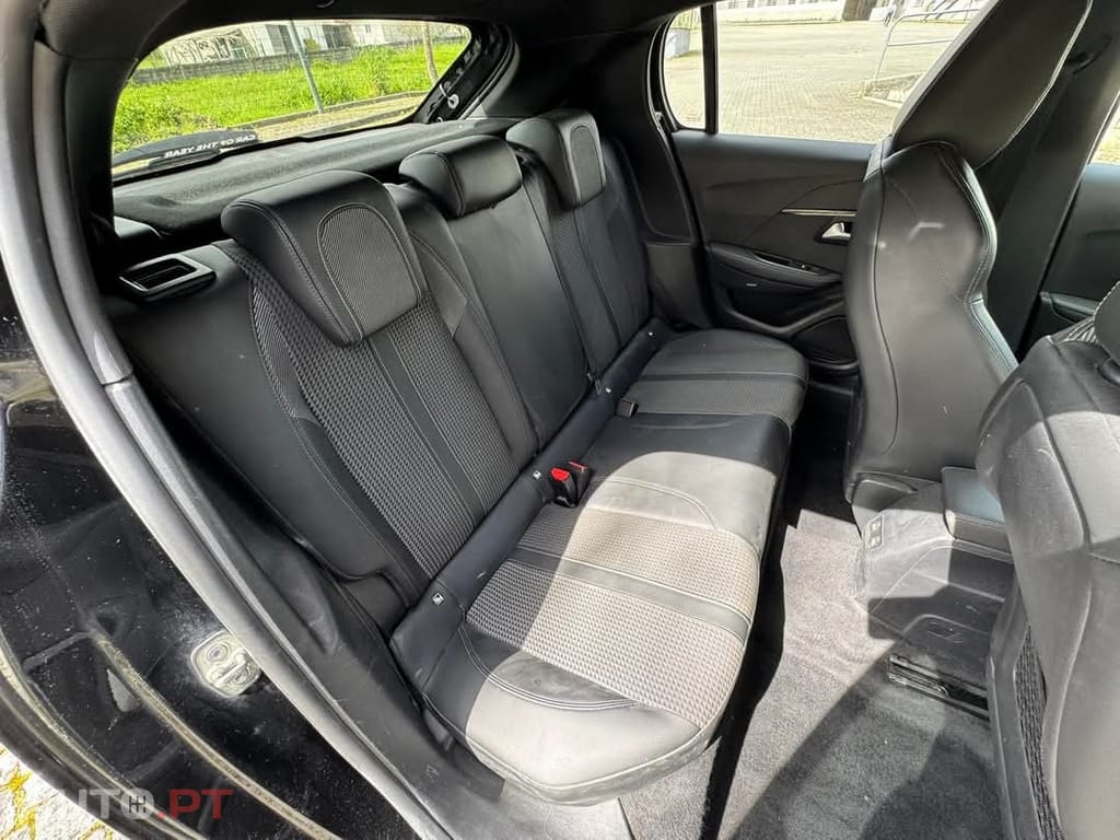 Peugeot 208 1.2 PureTech GT Line EAT8