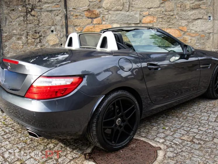 Mercedes-Benz SLK 200 Outro