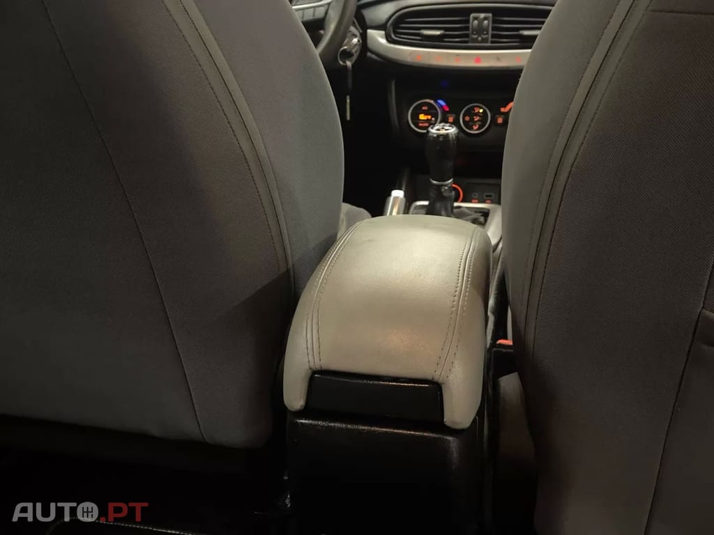 Fiat Tipo 1.3 M-Jet Easy JLL 17 (NACIONAL)