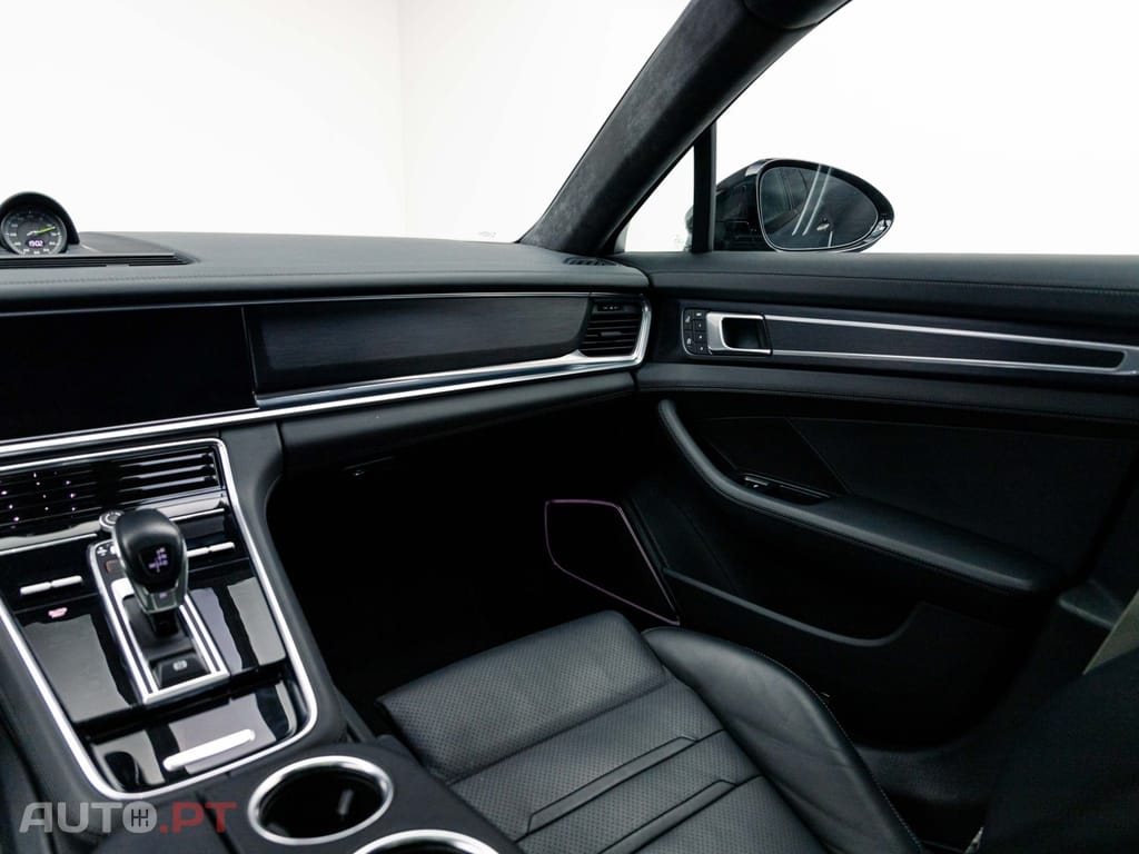 Porsche Panamera 4 E-Hybrid Platinum Edition