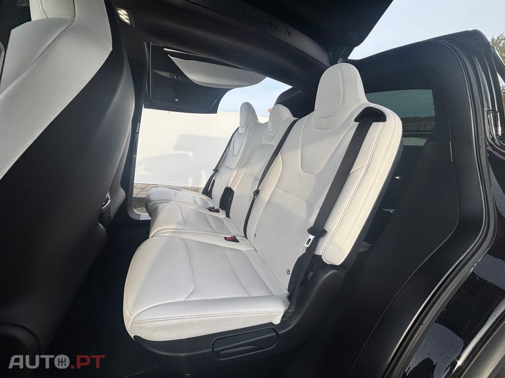 Tesla Model X 100 kWh Long Range Plus AWD