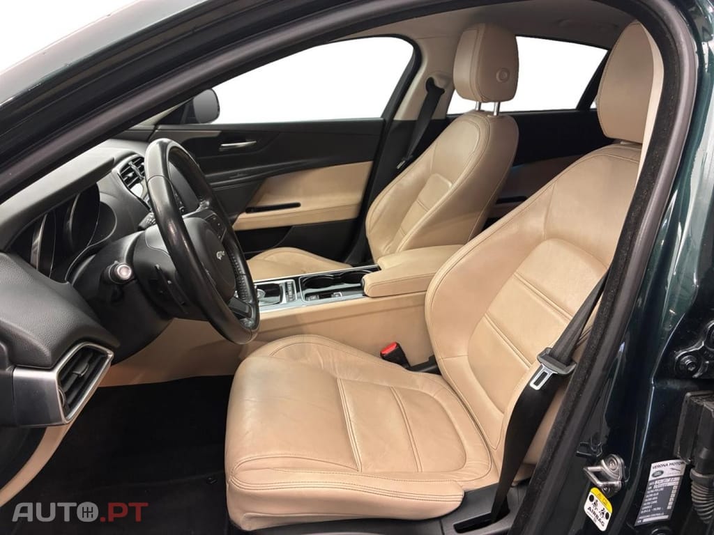 Jaguar XE 2.0 D Pure