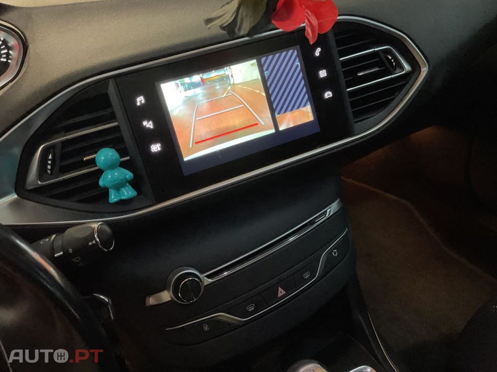 Peugeot 308 SW 1.2 Puretech Allure — fotografia 7