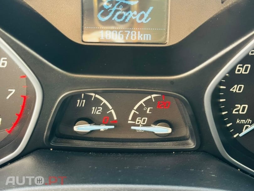 Ford Focus 1.0 EcoBoost S&S Champions Edition — fotografia 18