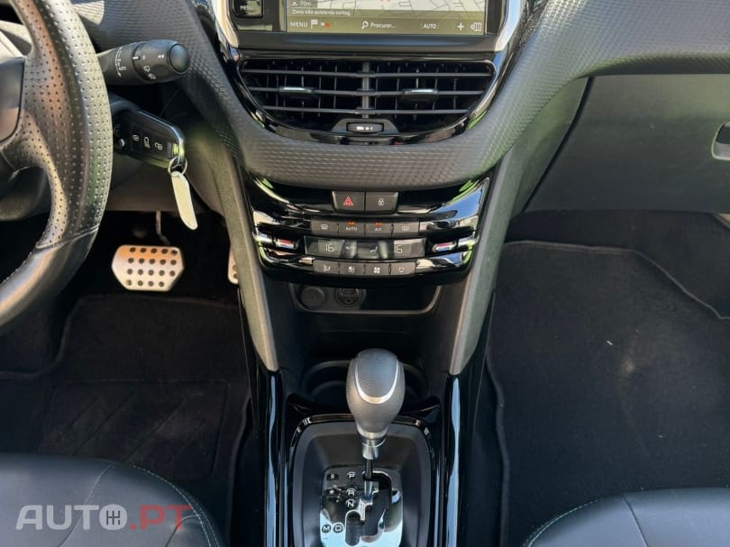 Peugeot 2008 1.2 PureTech Crossway EAT6