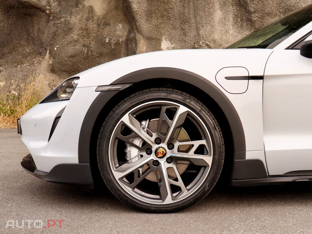 Porsche Taycan 4