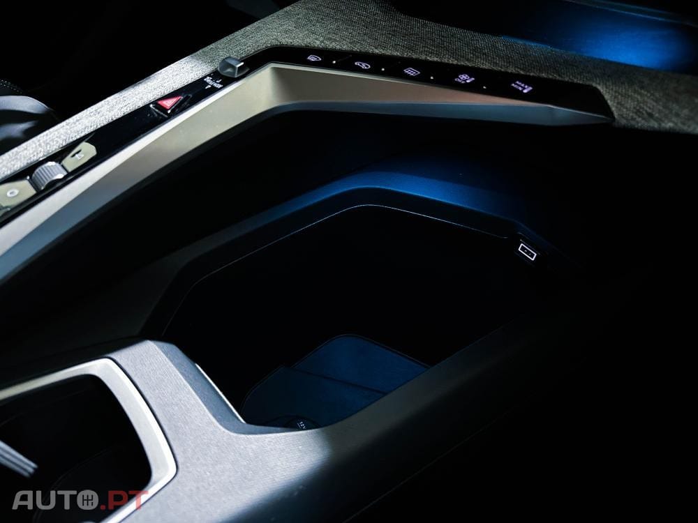 Peugeot 3008 1.2 Hybrid Allure e-DCS6