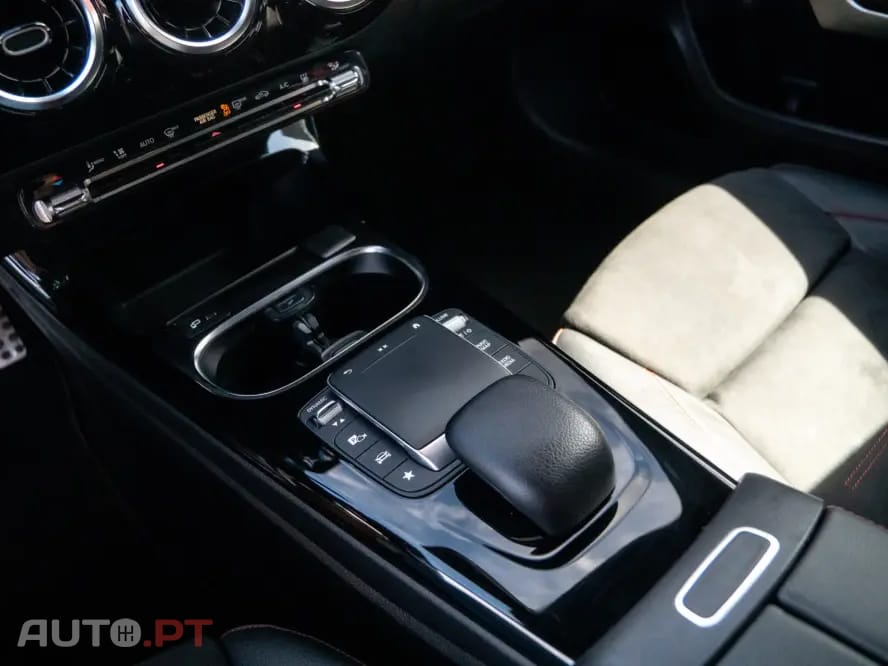 Mercedes-Benz A 250 e 8G-DCT AMG Line