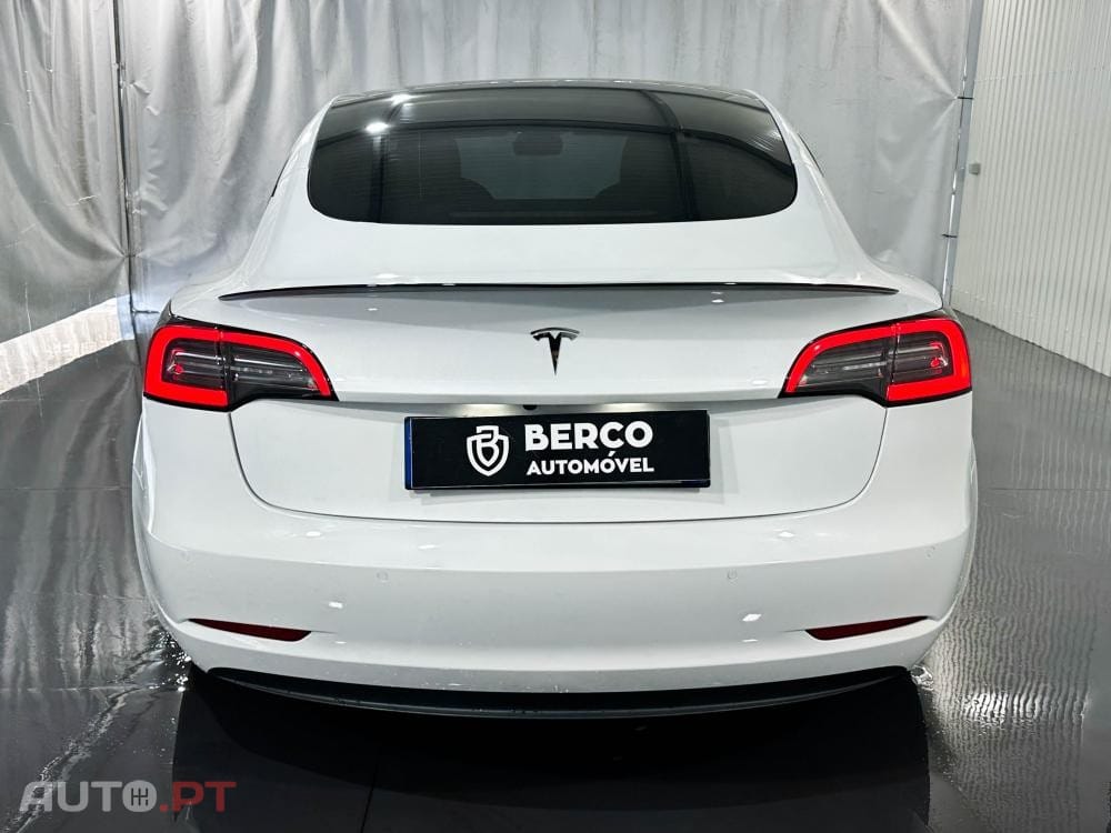 Tesla Model 3 Standard Range Plus RWD — fotografia 5