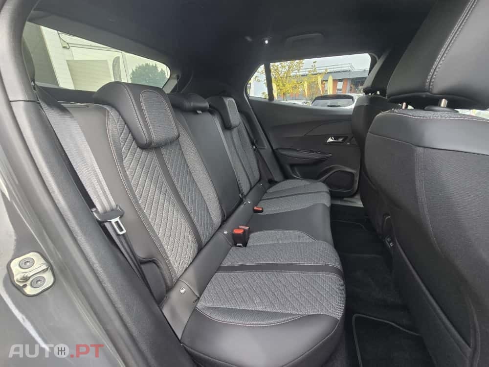 Peugeot 2008 PureTech 100 Allure