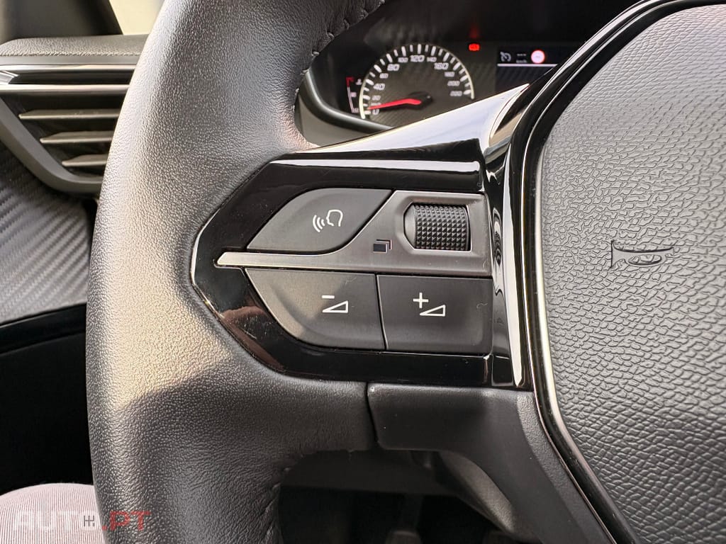 Peugeot 2008 1.5 BlueHDi Allure Pack