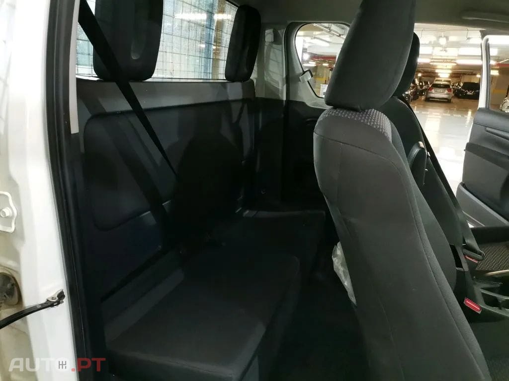 Toyota Hilux HILUX 2.4 D-4D 4WD CE CH 3L