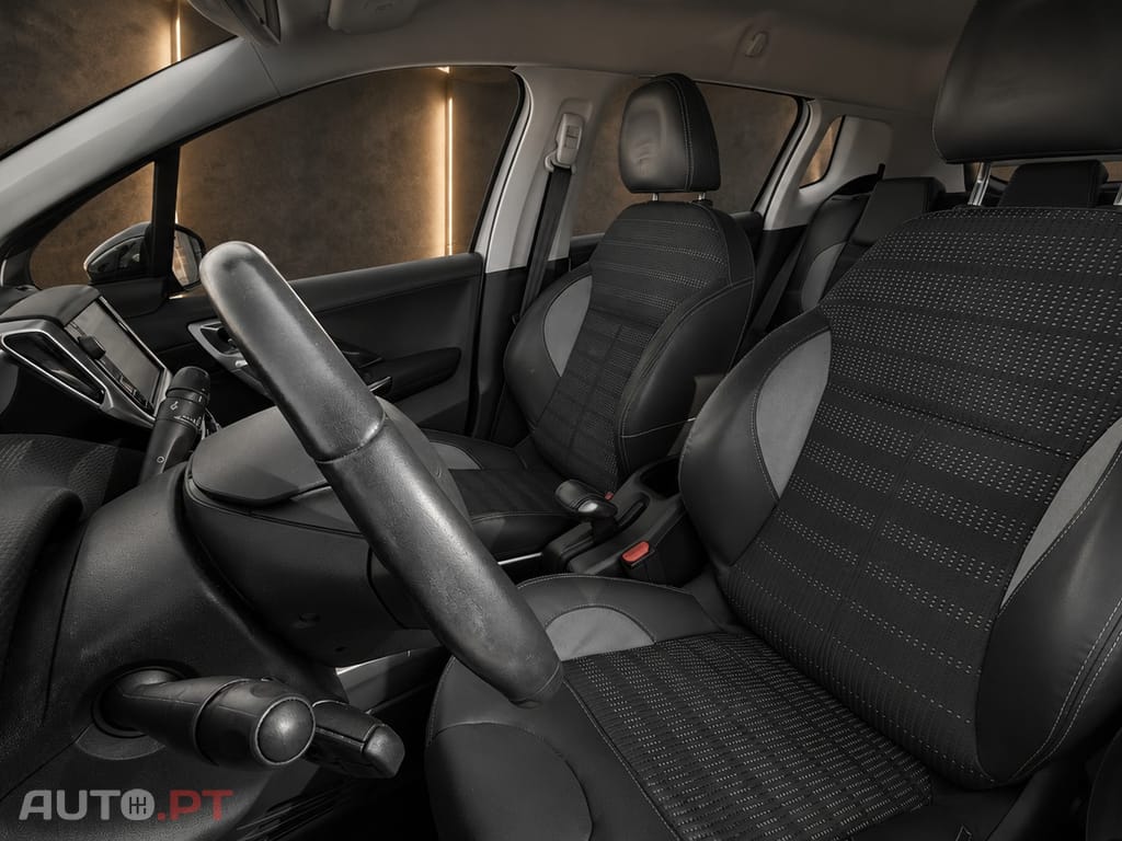 Peugeot 2008 1.2 PureTech Allure